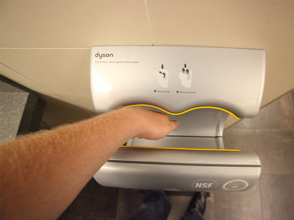 सूखी त्‍वचा होती है ज्‍यादा सुरक्षित