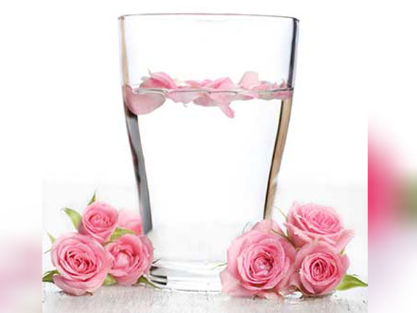 गुलाब की पंखुडियां