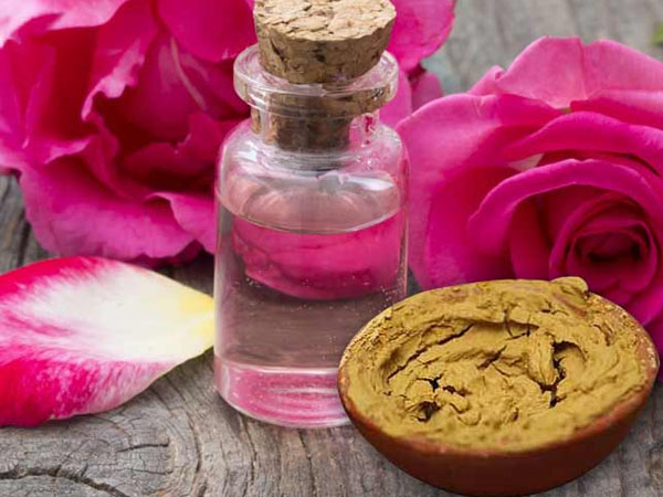 गुलाब जल और मुल्तानी मिट्टी