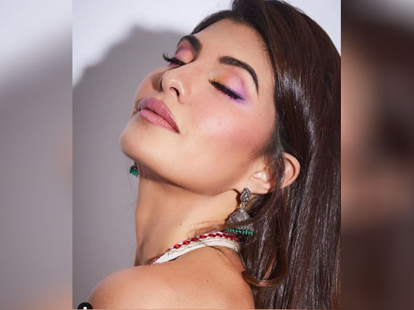 ब्राउन और पर्पल आई मेकअप