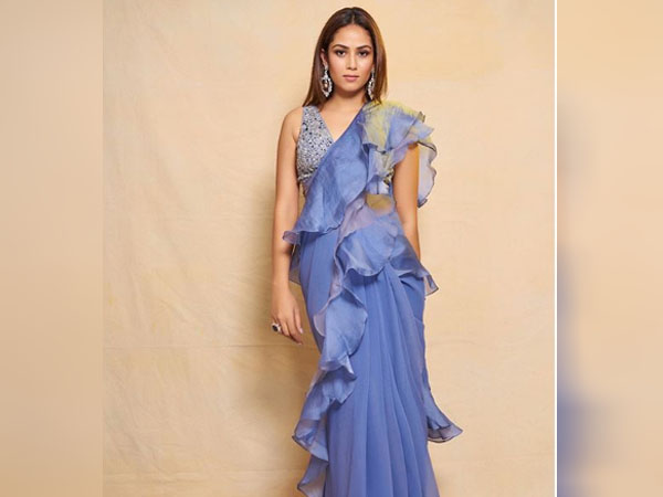 ब्लू साड़ी 