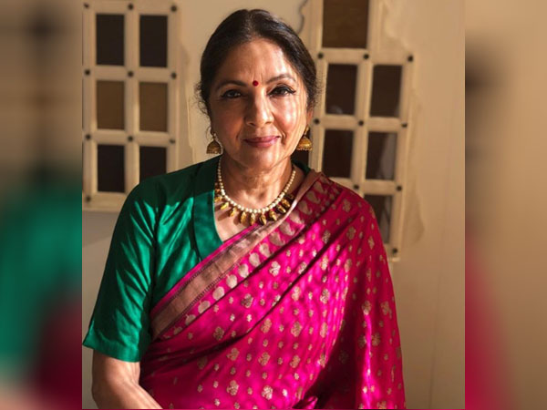 ट्रैडिशनल लुक