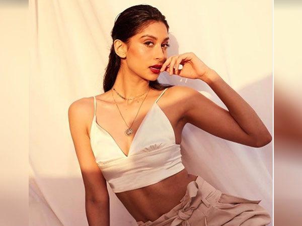 टैंक टॉप और पैंट