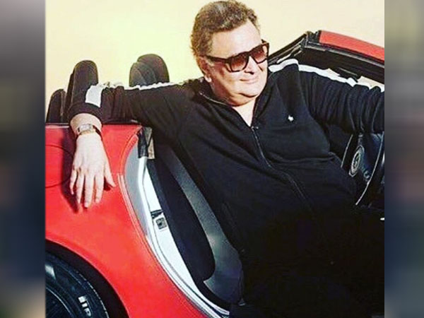 ब्लैक ट्रैक सूट