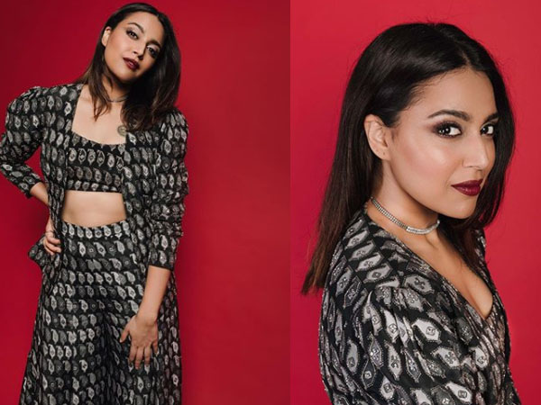 ट्यूब टॉप विद प्लाजो पैंट्स