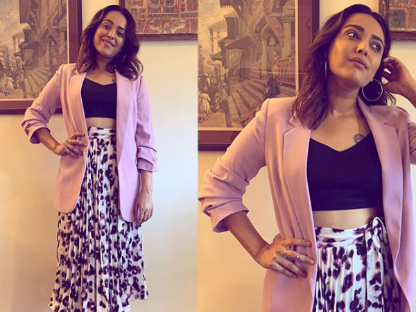 क्रॉप टॉप विद स्कर्ट