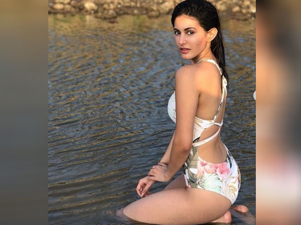 व्हाइट मोनोकिनी