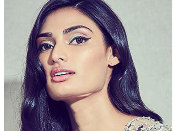 सिंपल सिल्वर आईशैडो