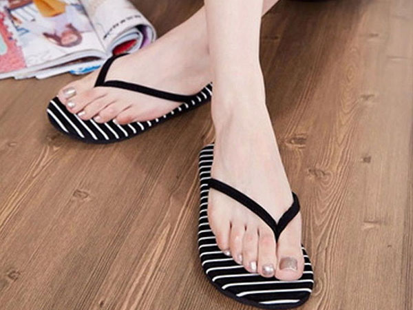 फ्लिप फ्लॉप स्लीपर