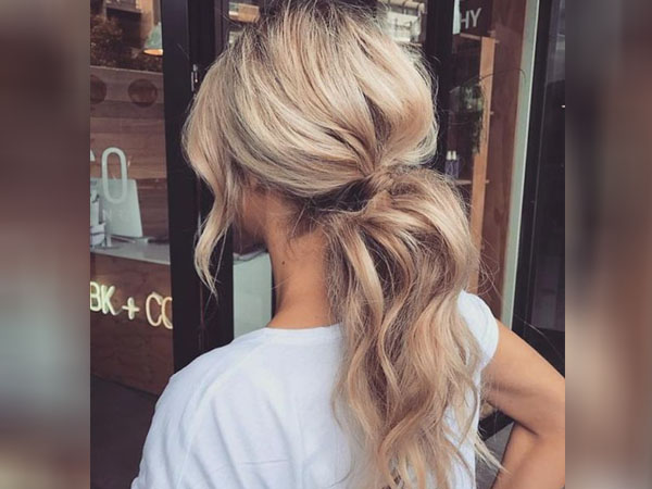 मेसी पोनी हेयरस्टाइल