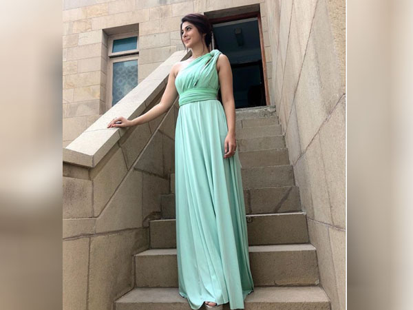 लाइट ग्रीन ड्रेस