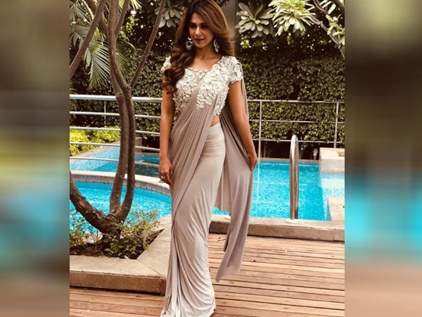 ग्रे साड़ी