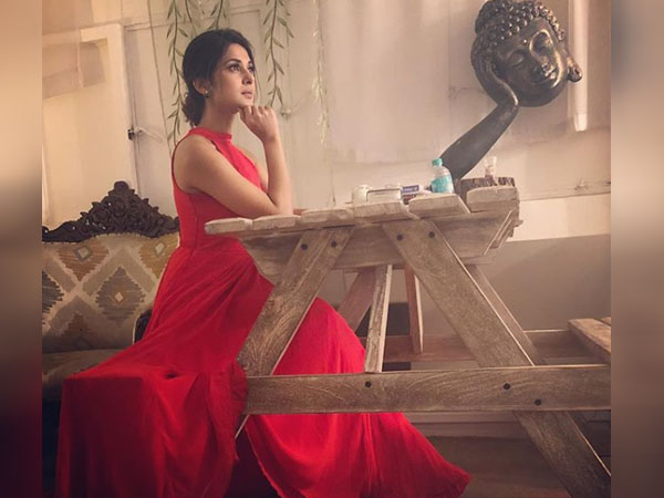 रेड गाउन