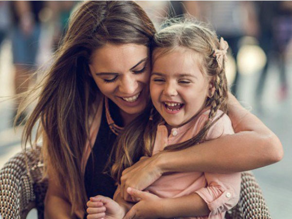 मां को दें हेयर स्पा