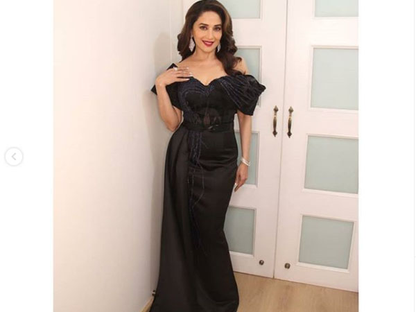 ऑफ शोल्डर ड्रेस 