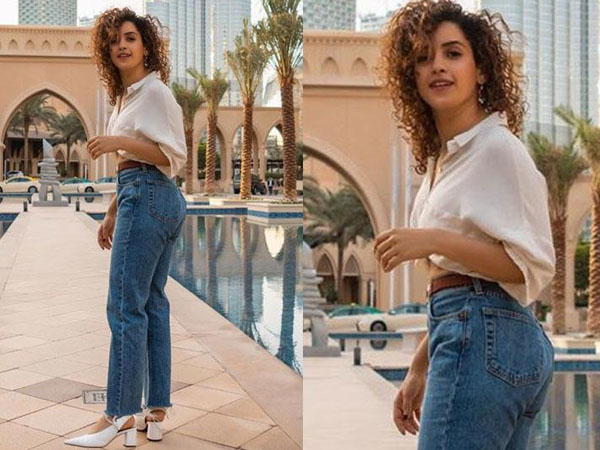 जींस विद व्हाइट शर्ट