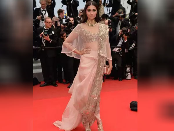 पेस्टल पिंक साड़ी