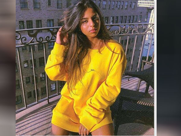 येलो जम्पर सूट