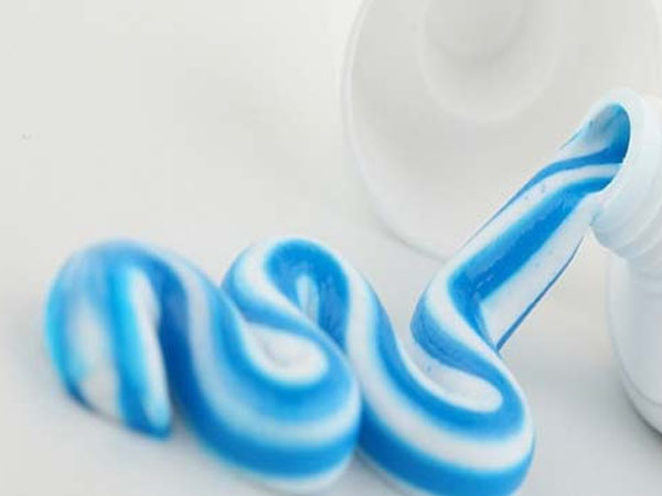 टूथपेस्ट 