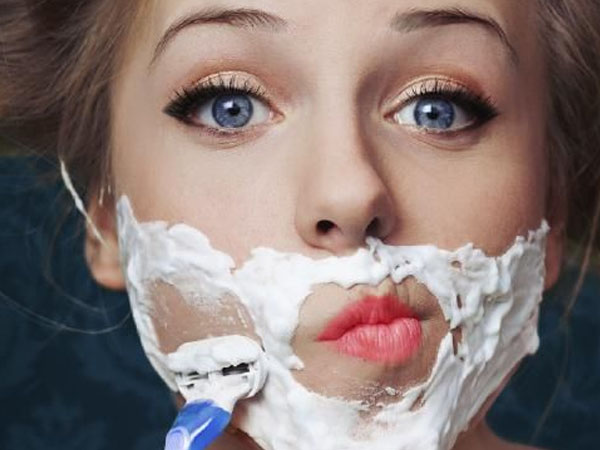 शेविंग करते समय बरते सावधानी शेविंग करते समय बरते सावधानी