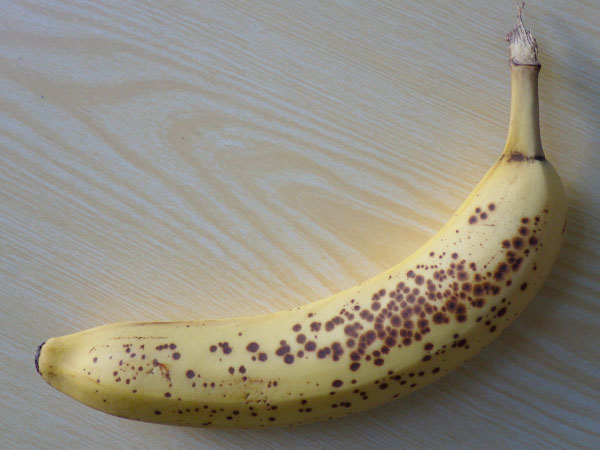 इस तरह पहचानें नकली केले को