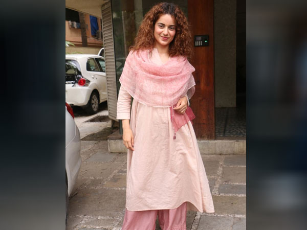 पिंक सूट पिंक सूट