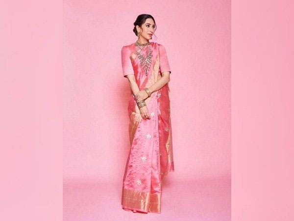 पिंक साड़ी