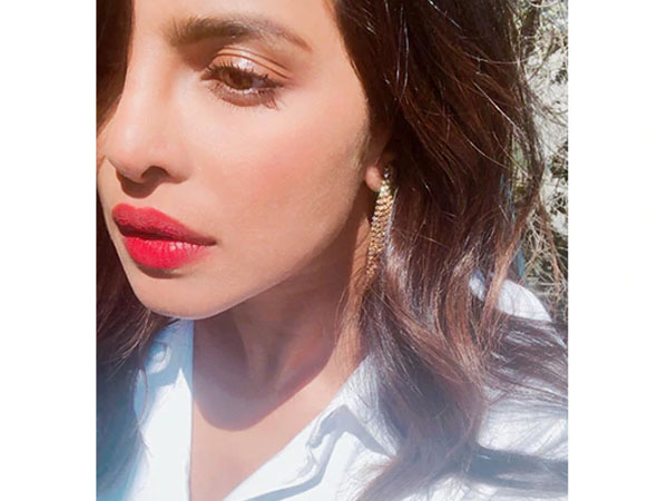 चेरी लिपस्टिक