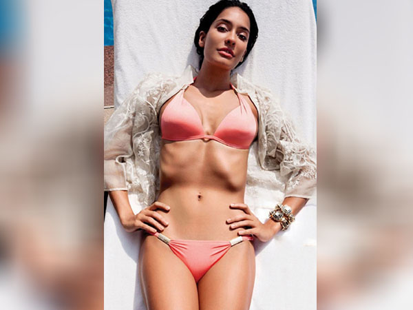 बिकिनी लुक बिकिनी लुक