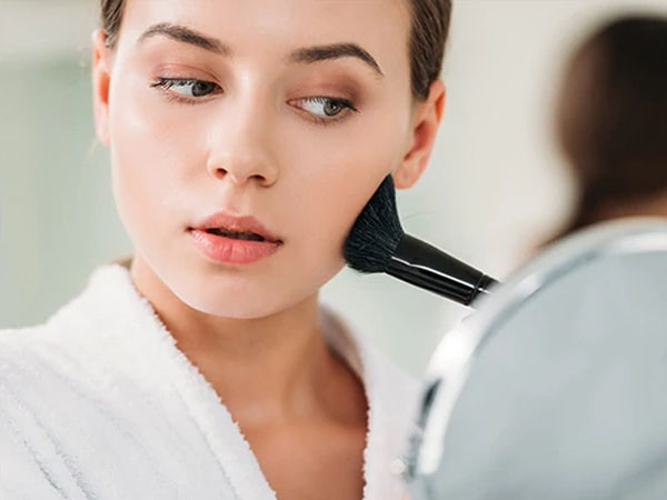 मेकअप ब्रश