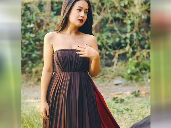 ऑफ शोल्डर गाउन