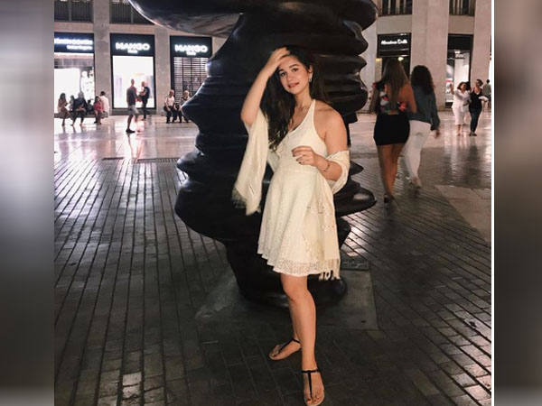 व्हाइट ड्रेस व्हाइट ड्रेस