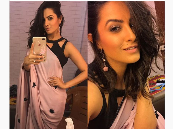 सिंपल साड़ी में ग्लैमरस लुक