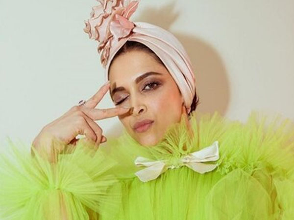 लाइट ग्रीन गाउन लाइट ग्रीन गाउन