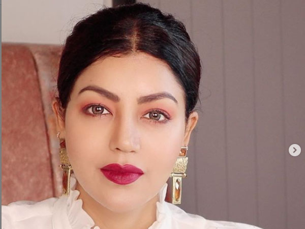 डार्क लिपस्टिक