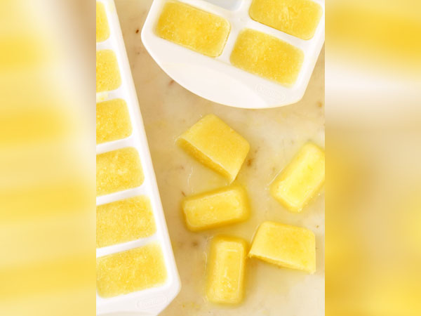 रिंकल फ्री फेस के लिए आइस क्यूब