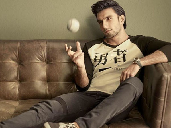 सिंपल जींस टीशर्ट