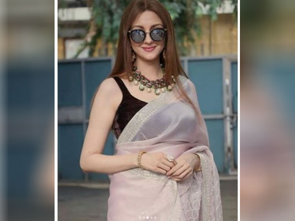 साड़ी लुक