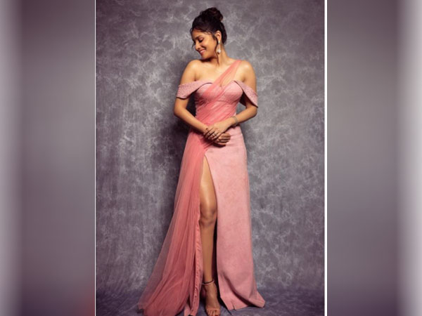 पिंक गाउन