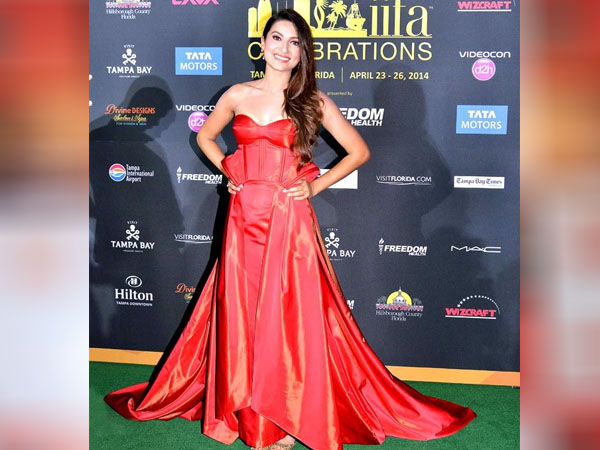 रेड गाउन रेड गाउन