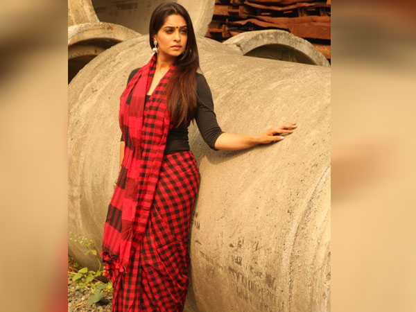 साड़ी लुक