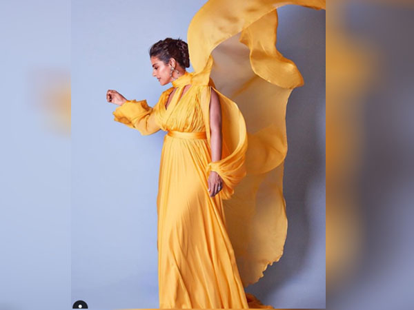 येलो ड्रेस येलो ड्रेस