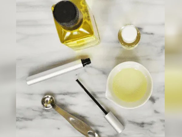 Homemade Serum For Longer and Thicker Eyelashes