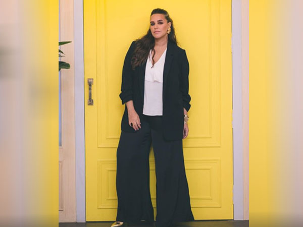 पैंटसूट में नेहा धूपिया 