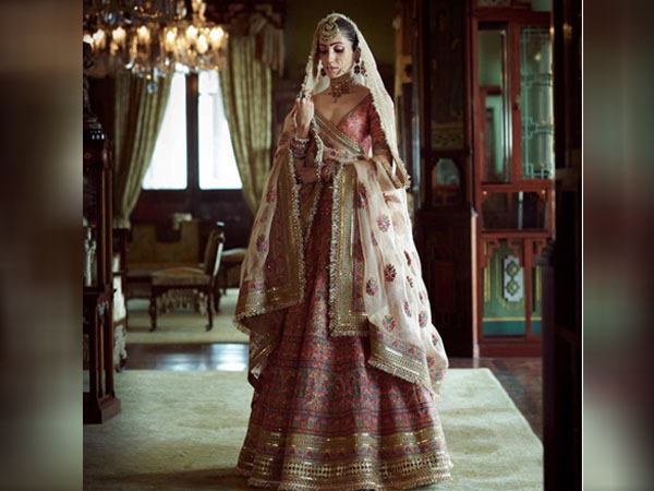 पिंक एम्ब्रॉयडरी लहंगा