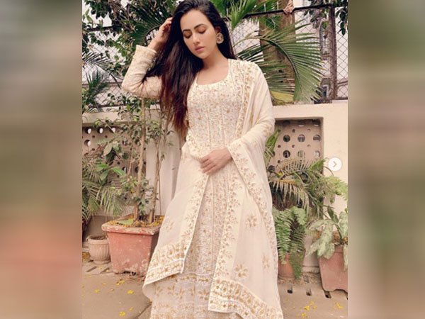 व्हाइट सूट