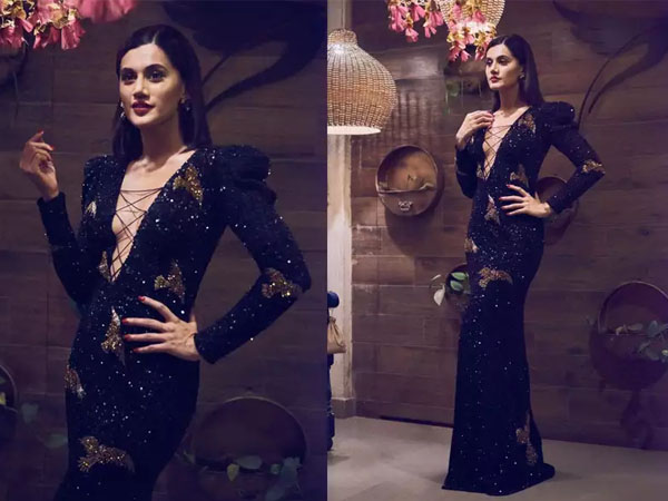 ब्लैक गाउन