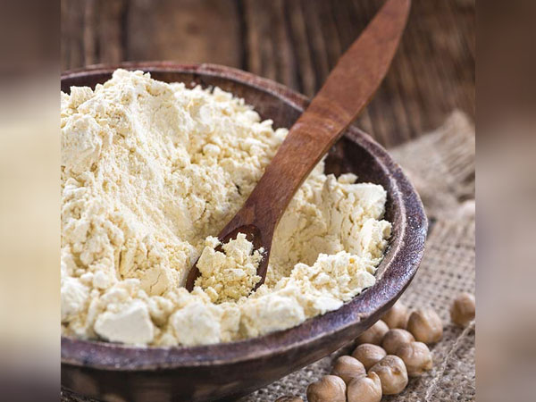 रुसी के लिए बेसन हेयर पैक