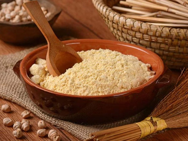 बालों के लिए बेसन के फायदे