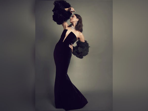 ब्लैक गाउन में दीपिका पादुकोण